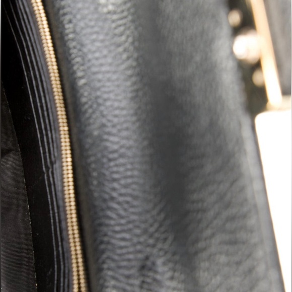 Gucci Small Purse 
Interlocking G Chain on Wallet - Picture 6 of 6